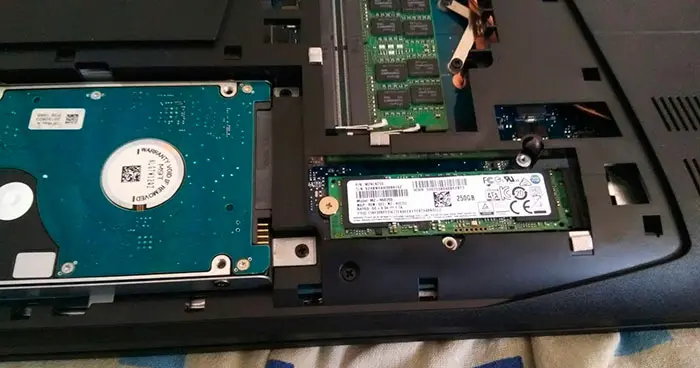 Установка SSD диска в ноутбук в Симферополе